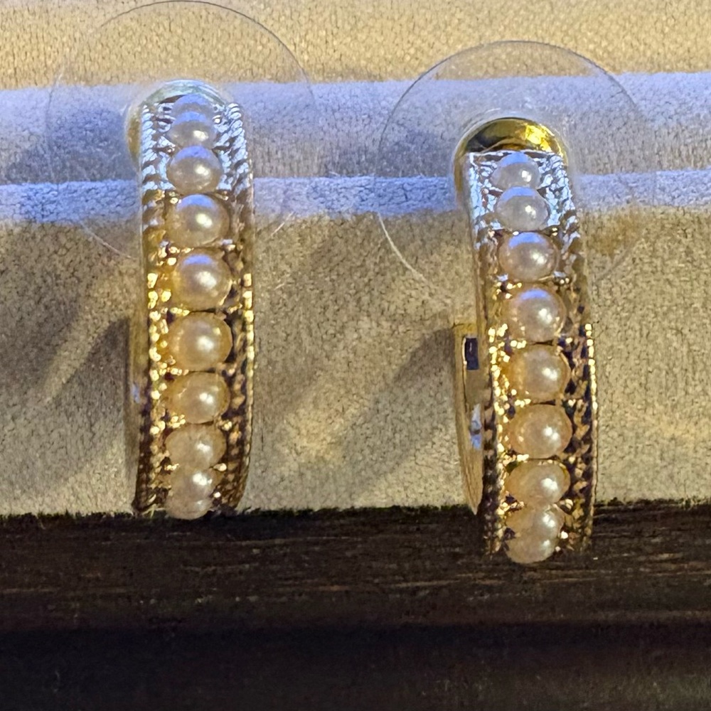 Lilly Pulitzer Elegant Gold and Pearl Hoop Earrings